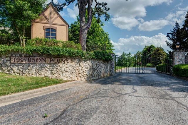 4552 E Spruce Drive, Springfield, MO 65809