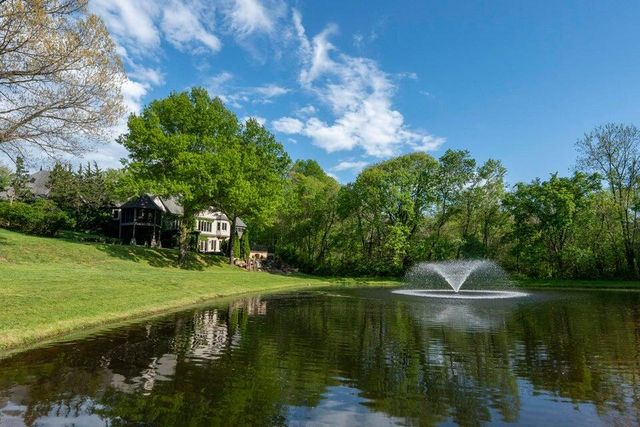 4552 E Spruce Drive, Springfield, MO 65809