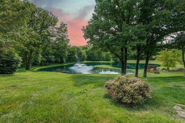 4552 E Spruce Drive, Springfield, MO 65809