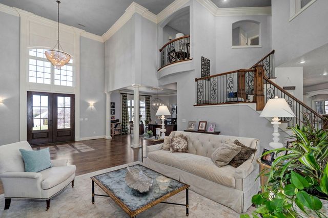 4552 E Spruce Drive, Springfield, MO 65809