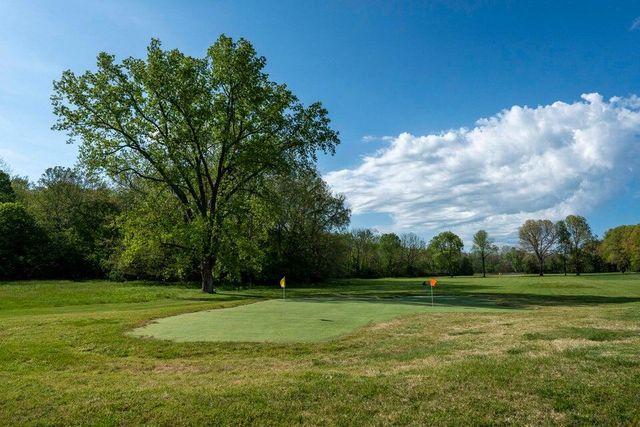 4552 E Spruce Drive, Springfield, MO 65809