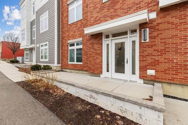60 Cross St, East 103, Somerville, MA 02145