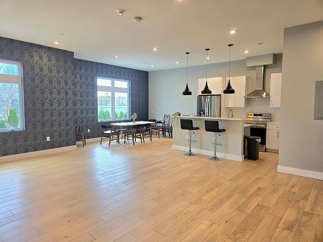 60 Cross St, East 103, Somerville, MA 02145