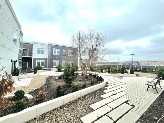 60 Cross St, East 103, Somerville, MA 02145