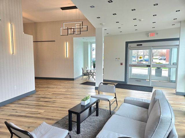 60 Cross St, East 103, Somerville, MA 02145