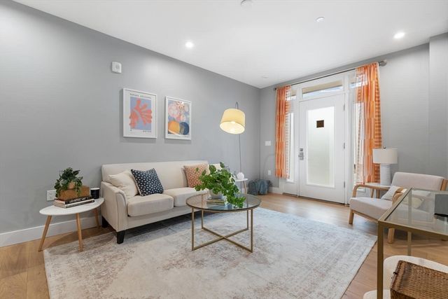 60 Cross St, East 103, Somerville, MA 02145