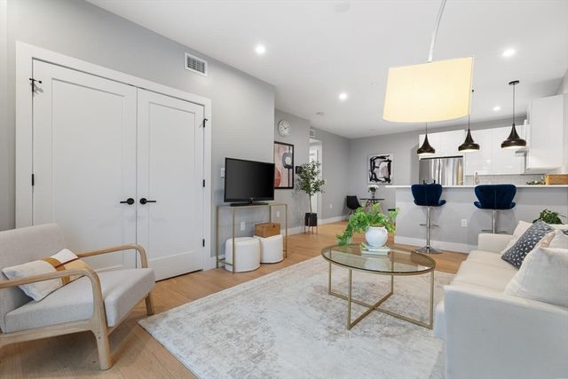 60 Cross St, East 103, Somerville, MA 02145