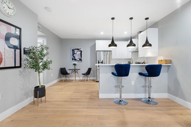 60 Cross St, East 103, Somerville, MA 02145