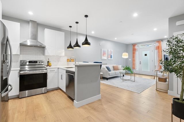 60 Cross St, East 103, Somerville, MA 02145