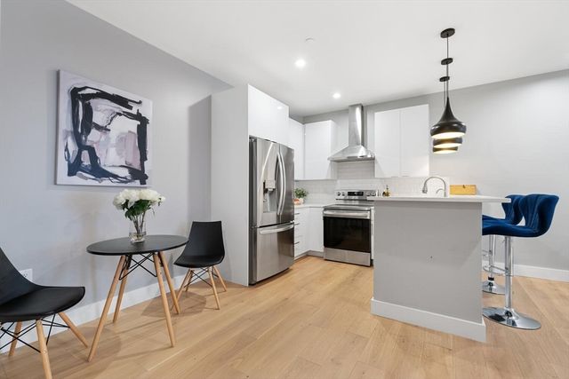 60 Cross St, East 103, Somerville, MA 02145