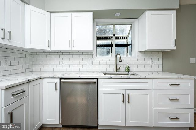 1146 VALLEY STREAM DR, Perkiomenville, PA 18074