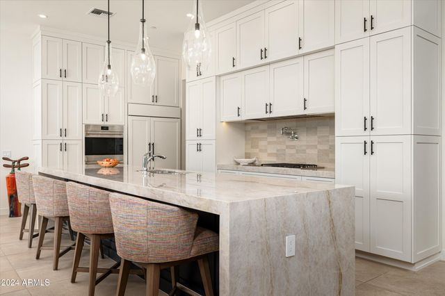 37200 N CAVE CREEK Road 1034, Scottsdale, AZ 85262