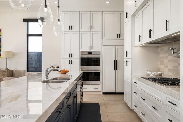 37200 N CAVE CREEK Road 1034, Scottsdale, AZ 85262