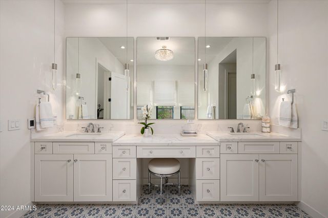 37200 N CAVE CREEK Road 1034, Scottsdale, AZ 85262