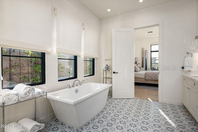 37200 N CAVE CREEK Road 1034, Scottsdale, AZ 85262