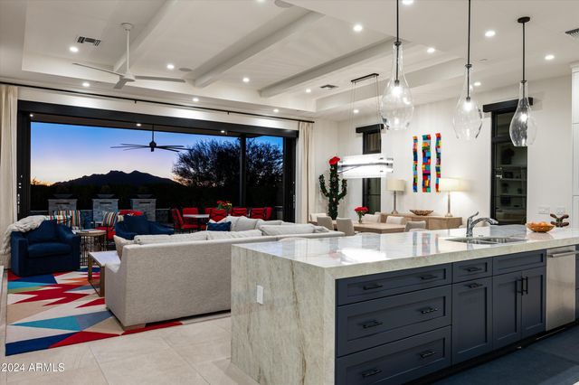 37200 N CAVE CREEK Road 1034, Scottsdale, AZ 85262