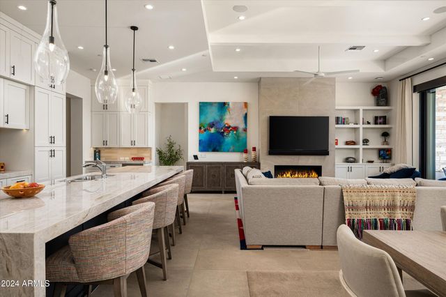 37200 N CAVE CREEK Road 1034, Scottsdale, AZ 85262