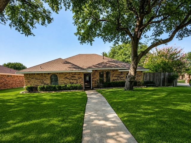 841 Broadmoor Drive, Mesquite, TX 75149