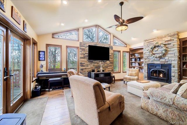 19 Park Hill Terrace, Mahopac, NY 10541