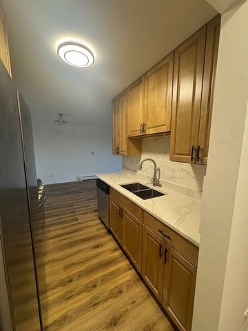 1198 Royal Glen Drive 204E, Glen Ellyn, IL 60137