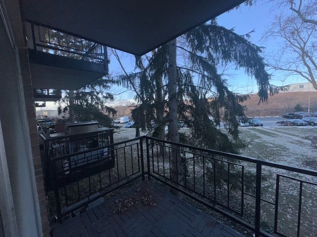 1198 Royal Glen Drive 204E, Glen Ellyn, IL 60137