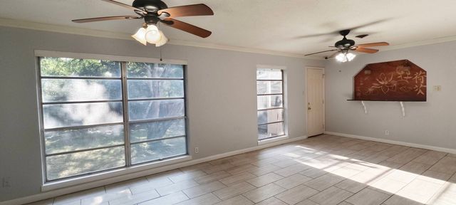 1125 Valley View Drive, Hurst, TX 76053