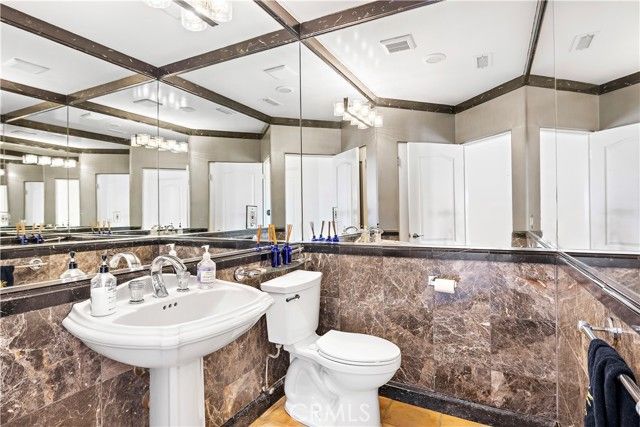 1050 SKYLINE, Laguna Beach, CA 92651