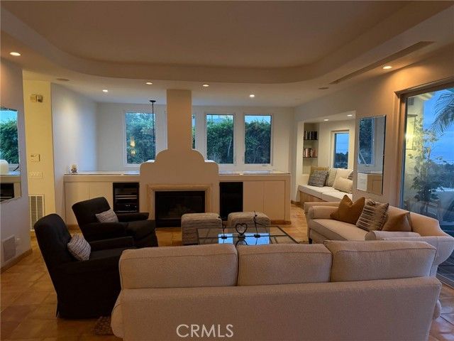 1050 SKYLINE, Laguna Beach, CA 92651