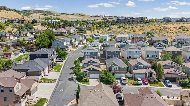 241 E RIDGELINE WAY, North Salt Lake, UT 84054
