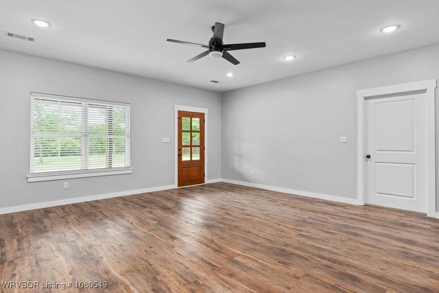 8208 Shaver Road, Lavaca, AR 72941