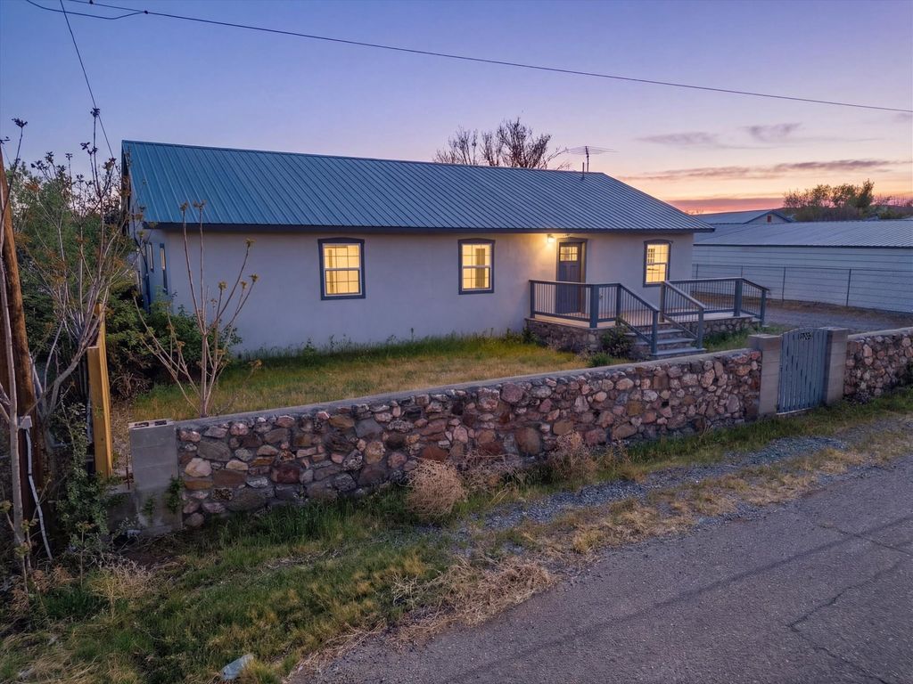 1002 Cook Street, Espanola, NM 87532