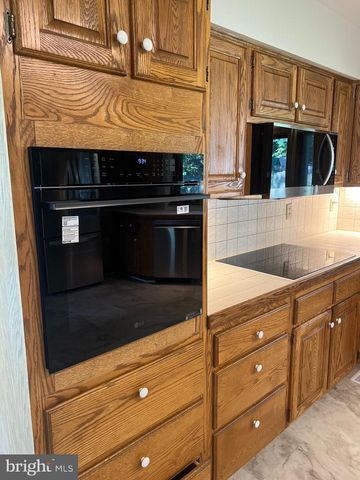 22 BRADDOCK DR, Fredericksburg, VA 22405