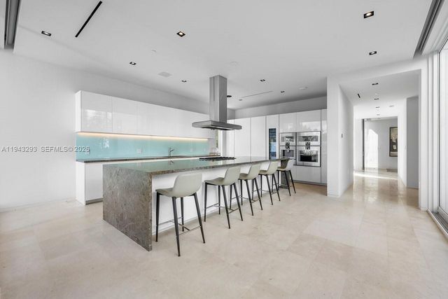 1011 W 48th St, Miami Beach, FL 33140