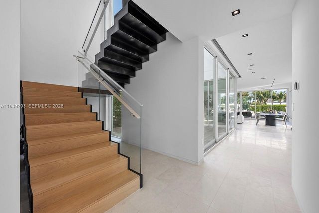 1011 W 48th St, Miami Beach, FL 33140