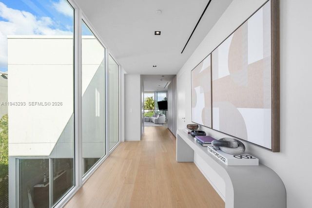 1011 W 48th St, Miami Beach, FL 33140