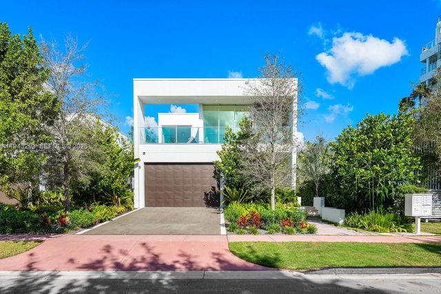 1011 W 48th St, Miami Beach, FL 33140