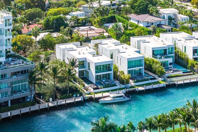 1011 W 48th St, Miami Beach, FL 33140