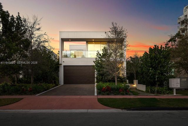 1011 W 48th St, Miami Beach, FL 33140