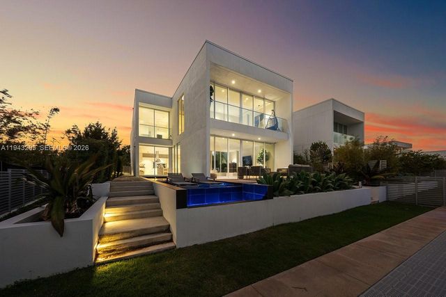 1011 W 48th St, Miami Beach, FL 33140