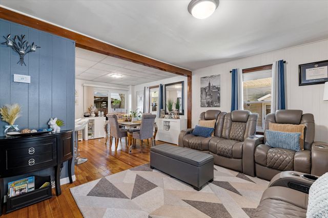 82 Rich St, Gardner, MA 01440