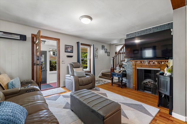 82 Rich St, Gardner, MA 01440