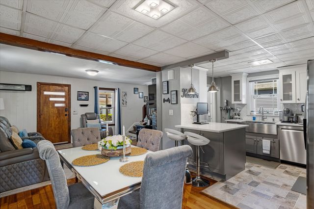 82 Rich St, Gardner, MA 01440