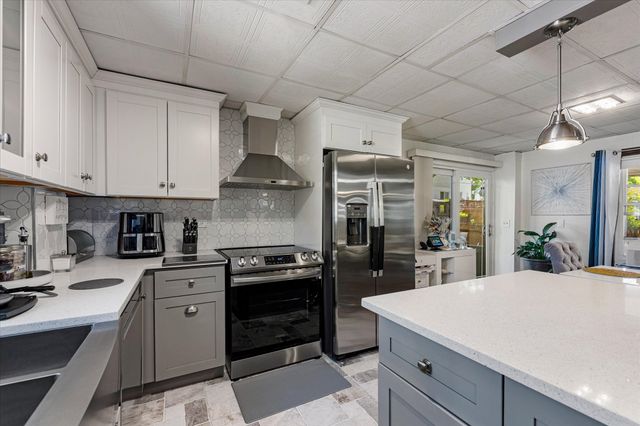 82 Rich St, Gardner, MA 01440