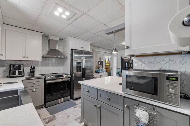 82 Rich St, Gardner, MA 01440