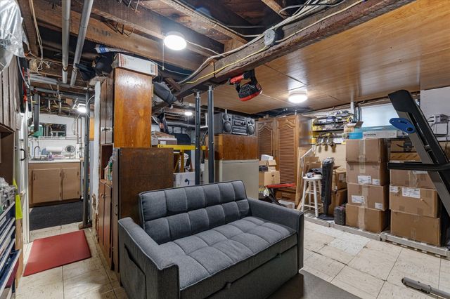 82 Rich St, Gardner, MA 01440