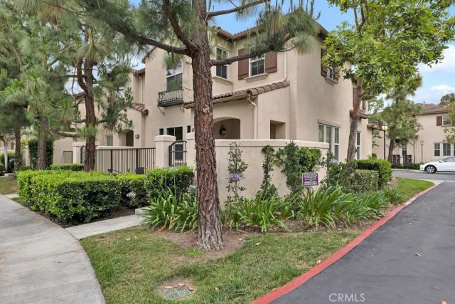 82 Trailing Vine, Irvine, CA 92602