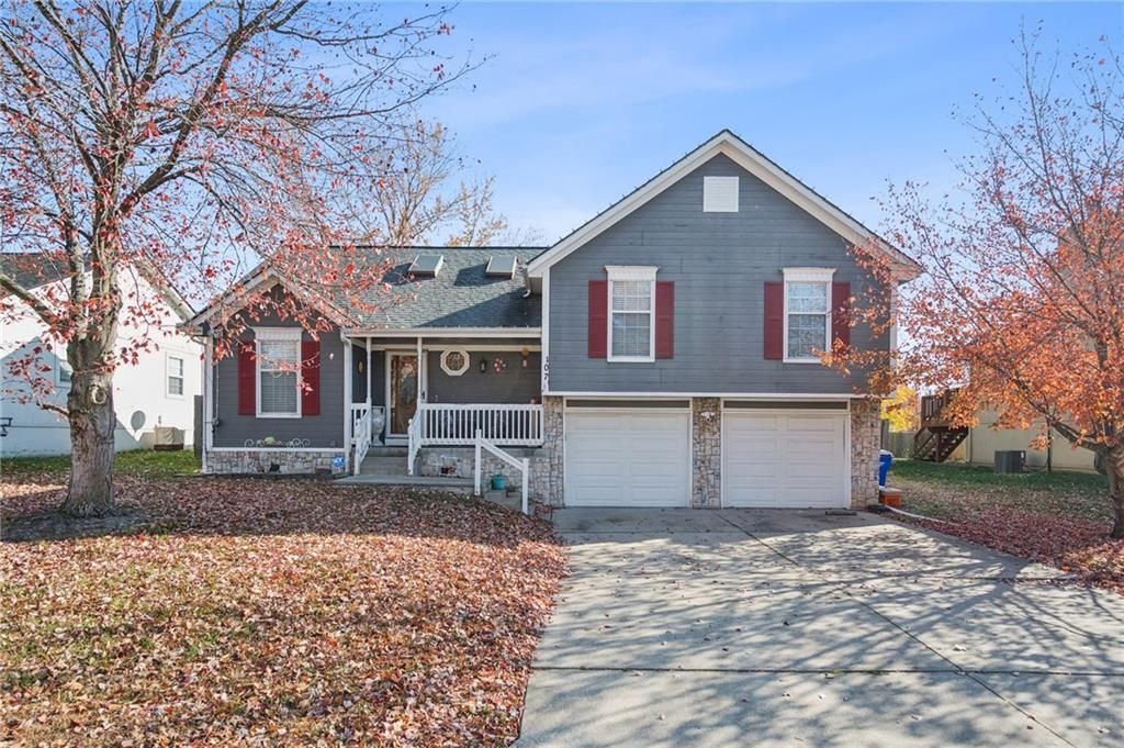 107 Rock Creek Drive, Grain Valley, MO 64029