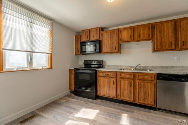 8405 Winterberry Way, Clay, NY 13090