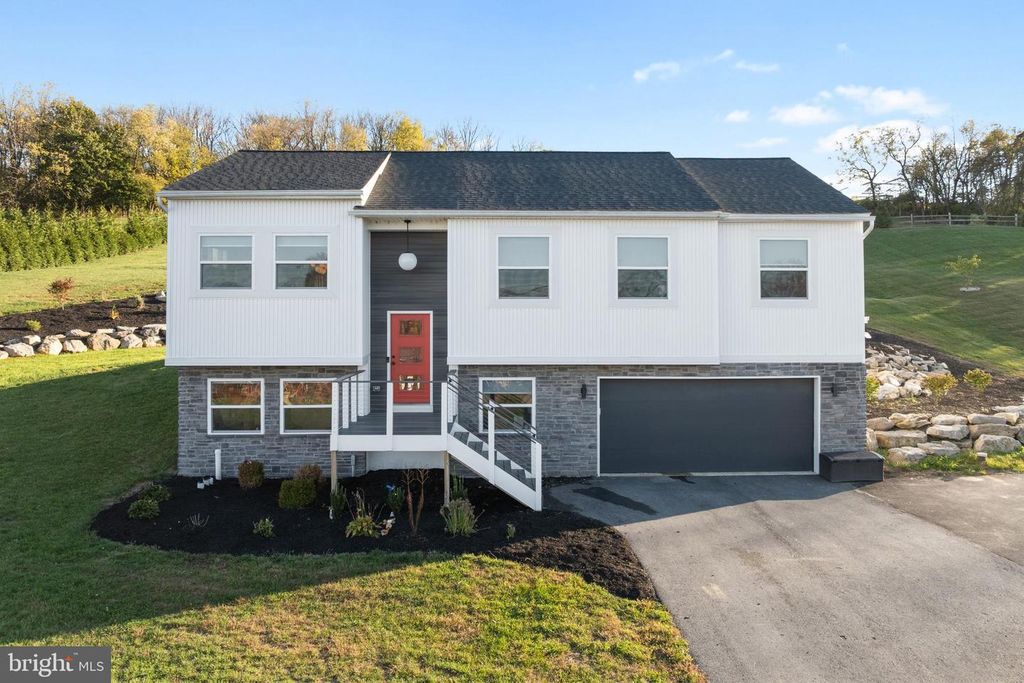 3708 HUCKLEBERRY RD, Allentown, PA 18104