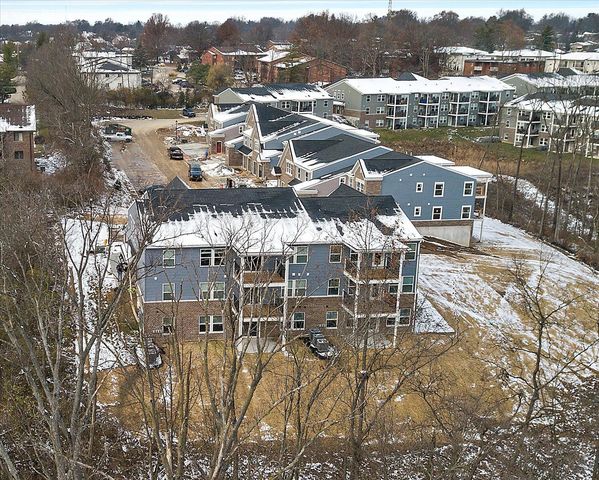 516 Foxhill Drive, 14-305, Crescent Springs, KY 41017